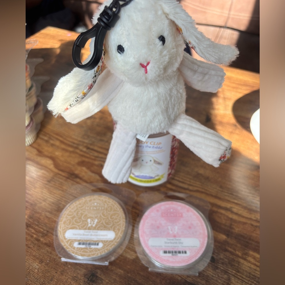 Scentsy bunny clip and two travel twists